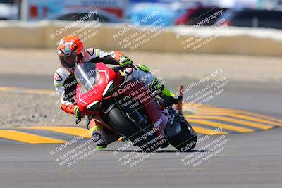 media/Oct-09-2022-SoCal Trackdays (Sun) [[95640aeeb6]]/Turn 2 (1110am)/